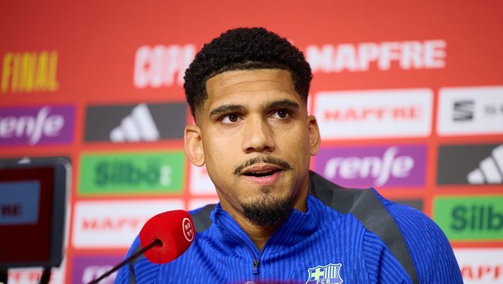 Barcellona, assist al Milan? Deco annuncia: “Dobbiamo cedere un difensore” - immagine 1