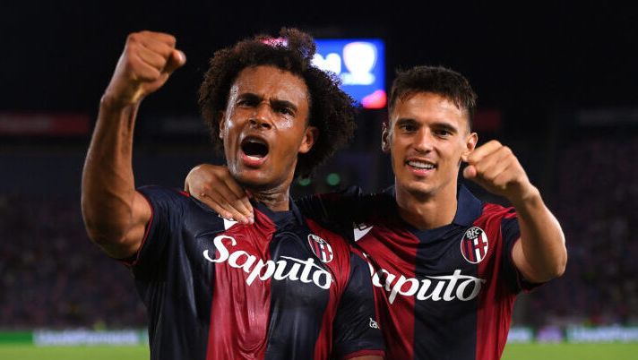 BOLOGNA, ITALY - SEPTEMBER 02: Joshua Zirkzee of Bologna and teammate Riccardo Orsolini celebrate following the team's victory during the Serie A TIM match between Bologna FC and Cagliari Calcio at Stadio Renato Dall'Ara on September 02, 2023 in Bologna, Italy. (Photo by Alessandro Sabattini/Getty Images) Bologna, dal favorito in porta a El Azzouzi e Zirkzee: la probabile formazione - immagine 1