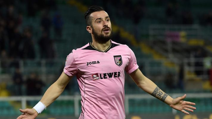 PALERMO, ITALY - FEBRUARY 05: Ilija Nestorovski of Palermo celebrates after scoring the opening goal during the Serie A match between US Citta di Palermo and FC Crotone at Stadio Renzo Barbera on February 5, 2017 in Palermo, Italy. (Photo by Tullio M. Puglia/Getty Images) Nestorovski resta al fantacalcio: pronto l’assalto della Fiorentina - immagine 1