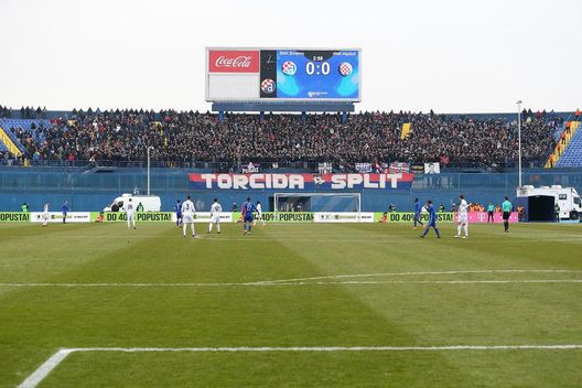 Tifosi Hajduk nella foto di Dalibor Urukalovic Rinvii e coppe europee: il derby Dinamo-Hajduk d’agosto rischia di venire giocato in Primavera…- immagine 2