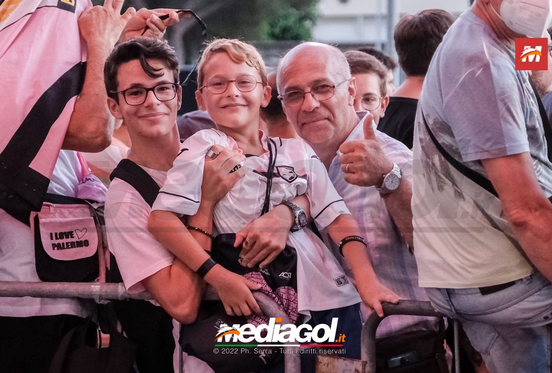 FOTO RITIRO PALERMO, Brunori e l’incontro con i tifosi al Barbera (Gallery) - immagine 8