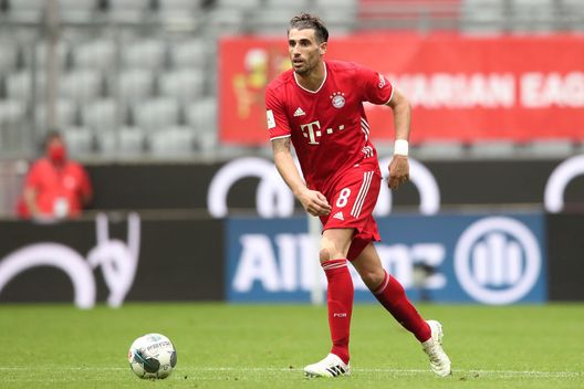  MUNICH, GERMANY - JUNE 20: Javier Martinez of FC Bayern Muenchen runs with the ball during the Bundesliga match between FC Bayern Muenchen and Sport-Club Freiburg at Allianz Arena on June 20, 2020 in Munich, Germany. (Photo by Alexander Hassenstein/Getty Images) 