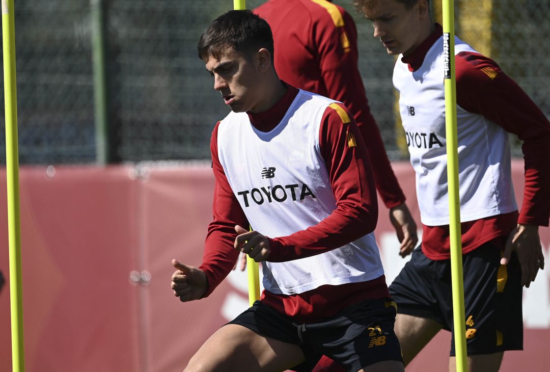 La Roma corre in vista del Torino sotto gli occhi di Pinto e Mourinho – FOTO GALLERY - immagine 17