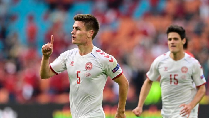 AMSTERDAM, NETHERLANDS - JUNE 26: Joakim Maehle of Denmark celebrates after scoring their side's third goal during the UEFA Euro 2020 Championship Round of 16 match between Wales and Denmark at Johan Cruijff Arena on June 26, 2021 in Amsterdam, Netherlands. (Photo by Olaf Kraak - Pool/Getty Images) Maehle show all’Europeo: segna ancora! E Adani impazzisce: “In effetti l’Atalanta…” - immagine 1