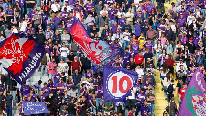 FOTO VN – Gli ultras omaggiano la memoria di Checcone con uno striscione - immagine 1