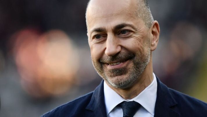 Milan's CEO Ivan Gazidis looks on prior to the Italian Serie A football match between Torino and AC Milan on April 28, 2019 at the Grande Torino stadium in Turin. (Photo by MARCO BERTORELLO / AFP) (Photo credit should read MARCO BERTORELLO/AFP/Getty Images) Gazidis ‘ufficializza’ il rinnovo di Maldini: “Sarà importante per il nostro futuro” - immagine 1