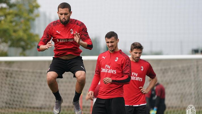 I rossoneri a Milanello, @acmilan 