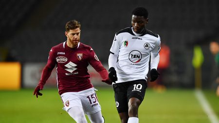 TURIN, ITALY - JANUARY 16: Lucien Agoume of Spezia is challenged by Cristian Ansaldi of Torino during the Serie A match between Torino FC and Spezia Calcio at Stadio Olimpico di Torino on January 16, 2021 in Turin, Italy. Sporting stadiums around Italy remain under strict restrictions due to the Coronavirus Pandemic as Government social distancing laws prohibit fans inside venues resulting in games being played behind closed doors. (Photo by Valerio Pennicino/Getty Images) TURIN, ITALY - JANUARY 16: Lucien Agoume of Spezia is challenged by Cristian Ansaldi of Torino during the Serie A match between Torino FC and Spezia Calcio at Stadio Olimpico di Torino on January 16, 2021 in Turin, Italy. Sporting stadiums around Italy remain under strict restrictions due to the Coronavirus Pandemic as Government social distancing laws prohibit fans inside venues resulting in games being played behind closed doors. (Photo by Valerio Pennicino/Getty Images)