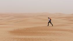Avventura: Max Calderan continua la sua marcia nel deserto