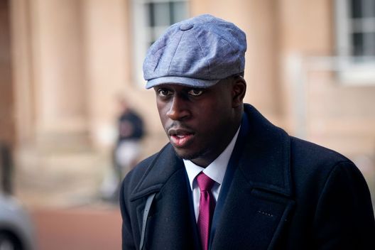 Mendy mentre sta per entrare nell'aula di Chester (Photo by Christopher Furlong/Getty Images) Processo Mendy, in difesa del terzino arriva direttamente Pep!- immagine 2