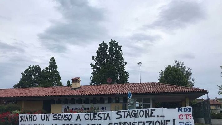Bologna, striscione contro la Juventus: &#8220;Togliamo ai gobbi ogni soddisfazione&#8221; 