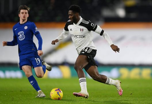 LONDON, ENGLAND - JANUARY 16: Ola Aina of Fulham runs with the ball under pressure from Mason Mount of Chelsea during the Premier League match between Fulham and Chelsea at Craven Cottage on January 16, 2021 in London, England. Sporting stadiums around England remain under strict restrictions due to the Coronavirus Pandemic as Government social distancing laws prohibit fans inside venues resulting in games being played behind closed doors. (Photo by Mike Hewitt/Getty Images) LONDON, ENGLAND - JANUARY 16: Ola Aina of Fulham runs with the ball under pressure from Mason Mount of Chelsea during the Premier League match between Fulham and Chelsea at Craven Cottage on January 16, 2021 in London, England. Sporting stadiums around England remain under strict restrictions due to the Coronavirus Pandemic as Government social distancing laws prohibit fans inside venues resulting in games being played behind closed doors. (Photo by Mike Hewitt/Getty Images)