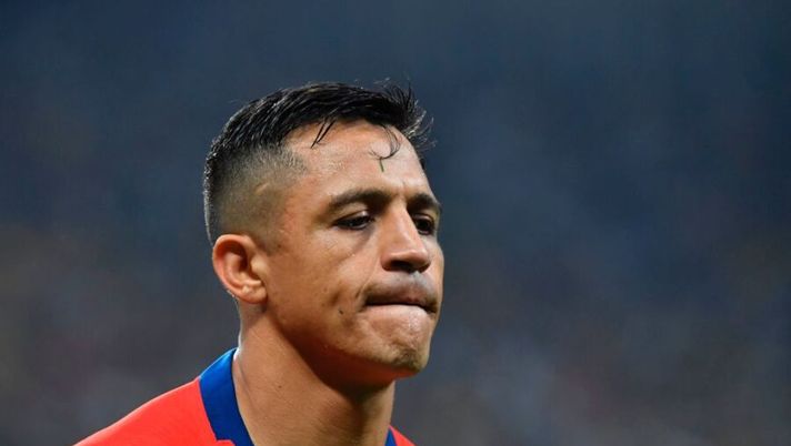 Chile's Alexis Sanchez is pictured during the Copa America football tournament quarter-final match against Colombia at the Corinthians Arena in Sao Paulo, Brazil, on June 28, 2019. (Photo by Nelson ALMEIDA / AFP) (Photo credit should read NELSON ALMEIDA/AFP/Getty Images) Allarme Alexis Sanchez, il ct del Cile: “Ha avuto un infortunio, lo staff medico…” - immagine 1
