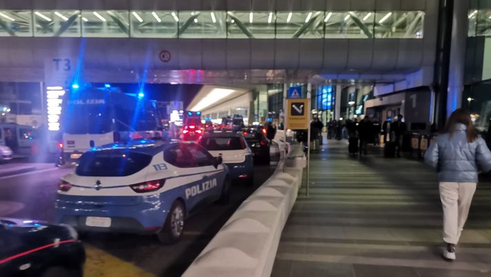 Gruppo di tifosi romanisti a Fiumicino per incrociare gli ultras della Stella Rossa - immagine 1