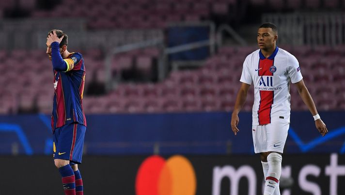 BARCELONA, SPAIN - FEBRUARY 16: Lionel Messi of FC Barcelona shows his dejection next to Kylian Mbappe of Paris Saint-Germain during the UEFA Champions League Round of 16 match between FC Barcelona and Paris Saint-Germain at Camp Nou on February 16, 2021 in Barcelona, Spain. (Photo by David Ramos/Getty Images) BARCELONA, SPAIN - FEBRUARY 16: Lionel Messi of FC Barcelona shows his dejection next to Kylian Mbappe of Paris Saint-Germain during the UEFA Champions League Round of 16 match between FC Barcelona and Paris Saint-Germain at Camp Nou on February 16, 2021 in Barcelona, Spain. (Photo by David Ramos/Getty Images)