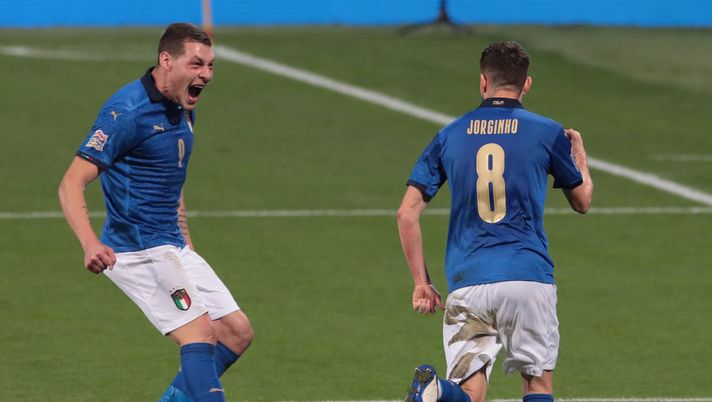 REGGIO NELL'EMILIA, ITALY - NOVEMBER 15: Jorginho of Italy celebrates with his team-mate Andrea Belotti after scoring the opening goal during the UEFA Nations League group stage match between Italy and Poland at Mapei Stadium - Citta' del Tricolore on November 15, 2020 in Reggio nell'Emilia, Italy. (Photo by Emilio Andreoli/Getty Images) REGGIO NELL'EMILIA, ITALY - NOVEMBER 15: Jorginho of Italy celebrates with his team-mate Andrea Belotti after scoring the opening goal during the UEFA Nations League group stage match between Italy and Poland at Mapei Stadium - Citta' del Tricolore on November 15, 2020 in Reggio nell'Emilia, Italy. (Photo by Emilio Andreoli/Getty Images)