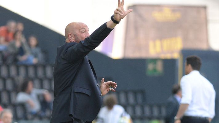 UDINE, ITALY - APRIL 22:  Head coach of Crotone Walter Zenga issues instructions as his players  during the serie A match between Udinese Calcio and FC Crotone at Stadio Friuli on April 22, 2018 in Udine, Italy.  (Photo by Dino Panato/Getty Images) 
