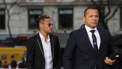 Dani Alves, il padre di Neymar si dissocia: “Non pagherò la sua cauzione. In questo momento…”