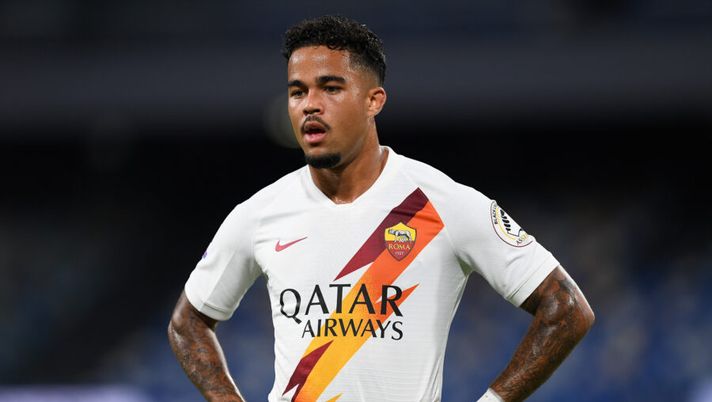 NAPLES, ITALY - JULY 05: Justin Kluivert of AS Roma during the Serie A match between SSC Napoli and AS Roma at Stadio San Paolo on July 05, 2020 in Naples, Italy. (Photo by Francesco Pecoraro/Getty Images) Sky: “Cessione in arrivo per la Roma: si definisce l’addio di Justin Kluivert” - immagine 1