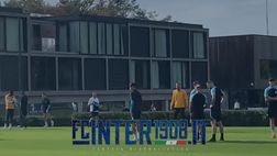 VIDEO FCIN1908 / Inter, allenamento alla vigilia del Bayern: gruppo a colloquio con Handanovic