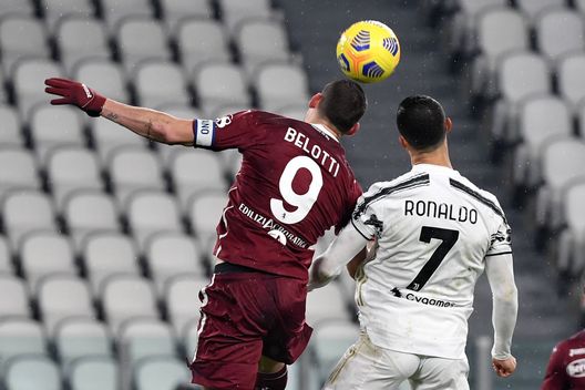 Andrea Belotti of Torino FC and Cristiano Ronaldo of Juventus FC compete for the ball during the Serie A football match between Juventus FC and Torino FC at Allianz stadium in Torino Italy, December 5th, 2020. Photo Andrea Staccioli / Insidefoto andreaxstaccioli Juventus-Torino, Belotti punta alla titolarità. Juric: “Sì, è possibile”- immagine 2