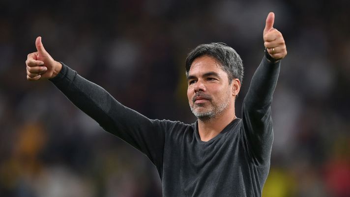 BERN, SWITZERLAND - SEPTEMBER 14: David Wagner, Head Coach of Young Boys gives a thumbs up to the fans following their side's victory in the UEFA Champions League group F match between BSC Young Boys and Manchester United at Stadion Wankdorf on September 14, 2021 in Bern, Switzerland. (Photo by Matthias Hangst/Getty Images) BERN, SWITZERLAND - SEPTEMBER 14: David Wagner, Head Coach of Young Boys gives a thumbs up to the fans following their side's victory in the UEFA Champions League group F match between BSC Young Boys and Manchester United at Stadion Wankdorf on September 14, 2021 in Bern, Switzerland. (Photo by Matthias Hangst/Getty Images)