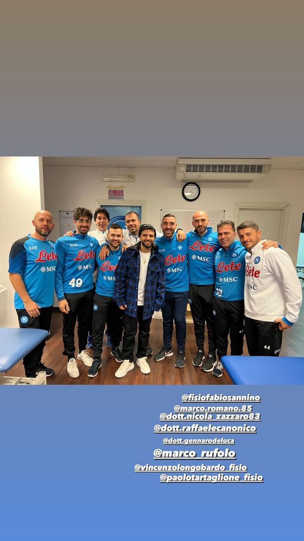 FOTO Insigne a Castel Volturno, in compagnia dello staff medico del Napoli- immagine 3
