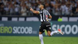Atletico Mineiro, Hulk si scaglia contro la transenna: insulto da derby dei tifosi del Cruzeiro