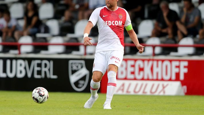 VERL, GERMANY - JULY 25: Kamil Glik of Monaco runs with the ball during the Pre-Season Friendly match between VfL Bochum and AS Monaco at Sportclub Arena on July 25, 2018 in Verl, Germany. The match between Bochum and Monaco ended 2-2. (Photo by Christof Koepsel/Getty Images) VERL, GERMANY - JULY 25: Kamil Glik of Monaco runs with the ball during the Pre-Season Friendly match between VfL Bochum and AS Monaco at Sportclub Arena on July 25, 2018 in Verl, Germany. The match between Bochum and Monaco ended 2-2. (Photo by Christof Koepsel/Getty Images)