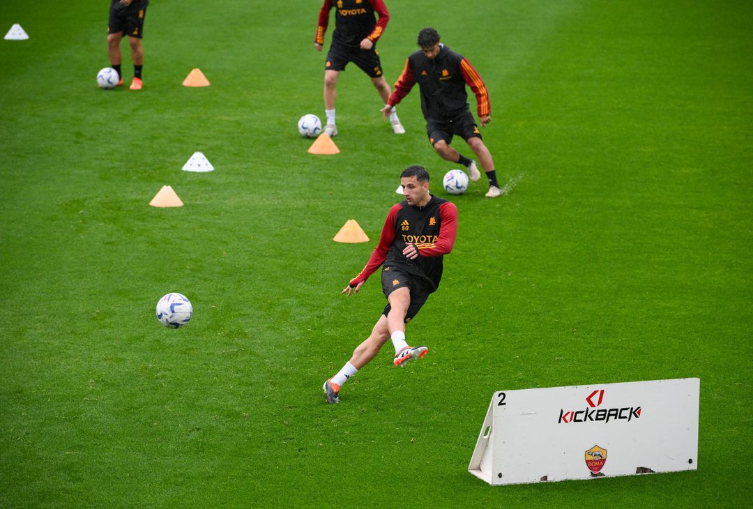 Roma, la ripresa degli allenamenti sotto la pioggia a Trigoria – FOTOGALLERY - immagine 57