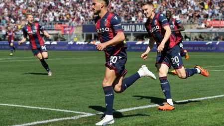 BOLOGNA, ITALY - APRIL 15: Nicola Sansone of Bologna FC celebrates after scoring the team's first goal during the Serie A match between Bologna FC and AC Milan at Stadio Renato Dall'Ara on April 15, 2023 in Bologna, Italy. (Photo by Alessandro Sabattini/Getty Images)