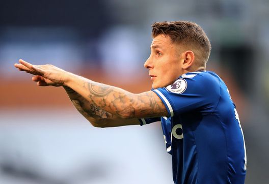 LONDON, ENGLAND - SEPTEMBER 13: Luca Digne of Everton reacts during the Premier League match between Tottenham Hotspur and Everton at Tottenham Hotspur Stadium on September 13, 2020 in London, England. (Photo by Alex Pantling/Getty Images) Digne: “Spalletti, il più esigente… e può picchiarsi in testa, Ancelotti stratega con cui parlare di tutto”- immagine 2