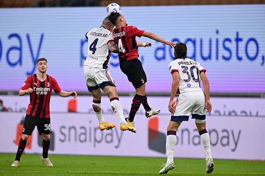 Bennacer al contrasto in Cagliari-Milan. Bennacer al contrasto in Cagliari-Milan.