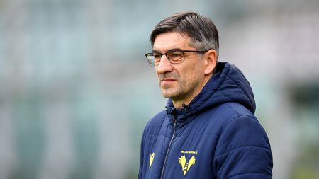 TURIN, ITALY - JANUARY 06: Ivan Juric, Head Coach of Hellas Verona F.C. looks on during the Serie A match between Torino FC and Hellas Verona FC at Stadio Olimpico di Torino on January 06, 2021 in Turin, Italy. Sporting stadiums around Italy remain under strict restrictions due to the Coronavirus Pandemic as Government social distancing laws prohibit fans inside venues resulting in games being played behind closed doors. (Photo by Valerio Pennicino/Getty Images)
