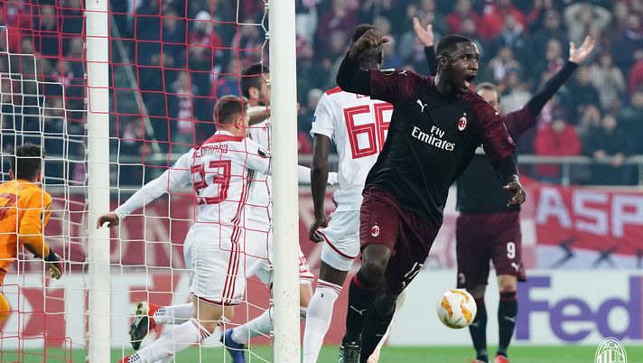 Cristián Zapata esulta per il gol in Olympiacos-Milan (credits: acmilan.com) Cristián Zapata Olympiacos-Milan