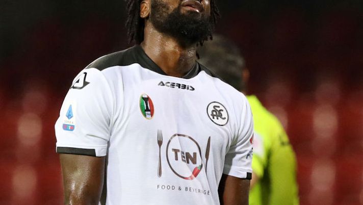BENEVENTO, ITALY - NOVEMBER 07: M'Bala Nzola of Spezia Calcio during the Serie A match between Benevento Calcio and Spezia Calcio at Stadio Ciro Vigorito on November 07, 2020 in Benevento, Italy. (Photo by Francesco Pecoraro/Getty Images) NEWS – Cosa filtra su Nzola! Defrel, Sensi, Miranchuk, Saponara, Mandzukic…- immagine 1