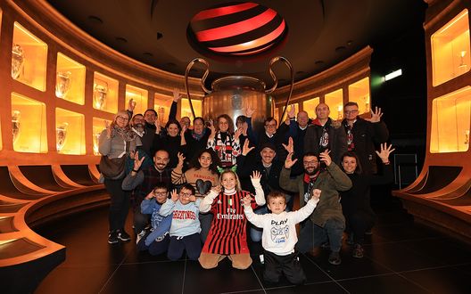MILAN, ITALY - DECEMBER 03: People looks on during the AC Milan Event For The International Day of Persons with Disabilities at Casa Milan on December 03, 2022 in Milan, Italy. (Photo by Giuseppe Cottini/AC Milan via Getty Images) Milan, giornata a porte aperte per i tifosi con disabilità | News- immagine 2
