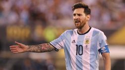Zazzaroni: “L’arbitro Manciark di Argentina-Islanda tra un po’ lancia Messi in porta!”