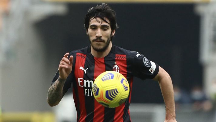 Sandro Tonali (centrocampista AC Milan), qui durante Milan-Inter 0-3 (Serie A 2020-2021) | News (Getty Images) Sandro Tonali (centrocampista AC Milan), qui durante Milan-Inter 0-3 (Serie A 2020-2021) | News (Getty Images)