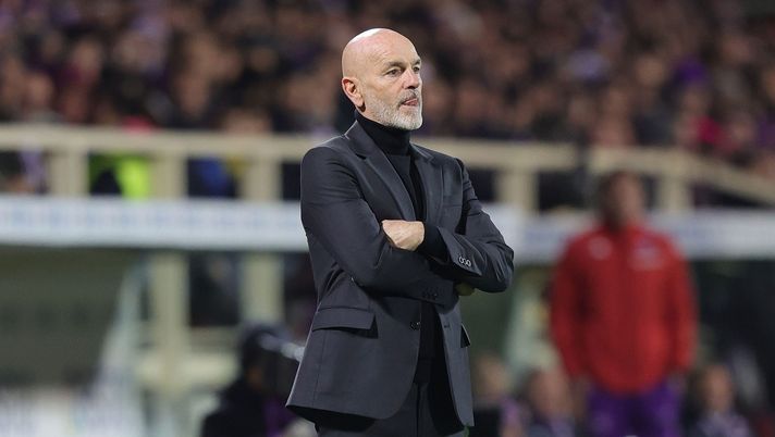 FLORENCE, ITALY - MARCH 04: Stefano Pioli manager of AC Milan looks on during the Serie A match between ACF Fiorentina and AC MIlan at Stadio Artemio Franchi on March 4, 2023 in Florence, Italy. (Photo by Gabriele Maltinti/Getty Images) Da Astori a Barone: il ritorno di Pioli tra dolore e futuro - immagine 1