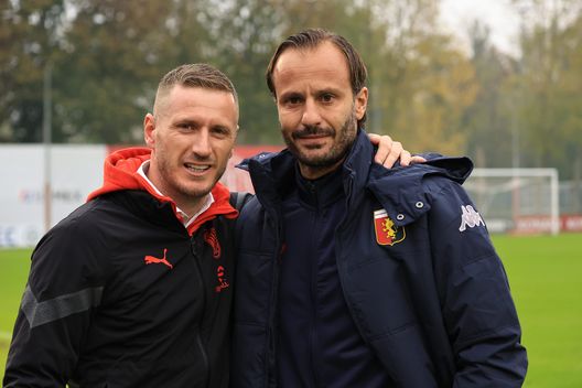 MILAN, ITALY - NOVEMBER 09: (L-R) Ignazio Abate Head coach of AC Milan and Alberto Gilardino Head coach of Genoa U19 pose during the Coppa Italia Primavera Round of 16 match between AC Milan U19 and Genoa U19 at Campo Sportivo Vismara - PUMA House of Football on November 09, 2022 in Milan, Italy. (Photo by Giuseppe Cottini/AC Milan via Getty Images) Roma