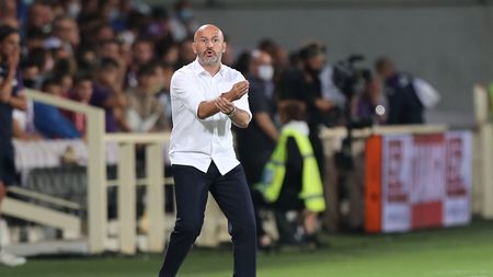 FLORENCE, ITALY - AUGUST 28: Vincenzo Italiano manager of AFC Fiorentina gestures during the Serie A match between ACF Fiorentina and Torino FC at Stadio Artemio Franchi on August 28, 2021 in Florence,Italy . (Photo by Gabriele Maltinti/Getty Images) FLORENCE, ITALY - AUGUST 28: Vincenzo Italiano manager of AFC Fiorentina gestures during the Serie A match between ACF Fiorentina and Torino FC at Stadio Artemio Franchi on August 28, 2021 in Florence,Italy . (Photo by Gabriele Maltinti/Getty Images)