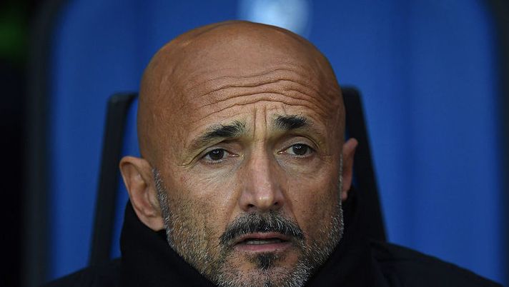 BERGAMO, ITALY - NOVEMBER 20: AS Roma head coach Luciano Spalletti looks on during the Serie A match between Atalanta BC and AS Roma at Stadio Atleti Azzurri d'Italia on November 20, 2016 in Bergamo, Italy. (Photo by Valerio Pennicino/Getty Images) Spalletti: “Peres massacrato, sta male! El Sha? Così non va. Salah ci manca, ora…” - immagine 1