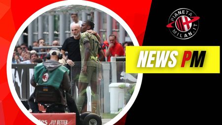 Stefano Pioli (allenatore AC Milan) qui con l'infortunato Rafael Leao durante Milan-Lazio 2-0 (Serie A 2022-2023) | News (Getty Images) Pioli Leao AC Milan Milan-Lazio 2-0 Serie A 2022-2023