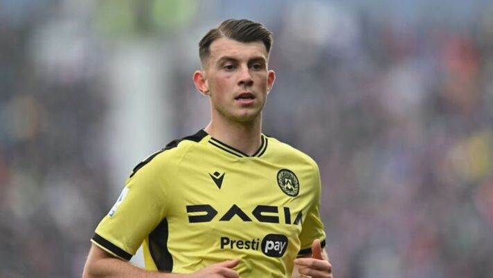 BOLOGNA, ITALY - APRIL 02: Lazar Samardzic of Udinese Calcio looks on during the Serie A match between Bologna FC and Udinese Calcio at Stadio Renato Dall'Ara on April 02, 2023 in Bologna, Italy. (Photo by Alessandro Sabattini/Getty Images) Padre Samardzic: “È andata così con l’Inter, ecco la nostra versione. Cosa succede ora, se resta…” - immagine 1