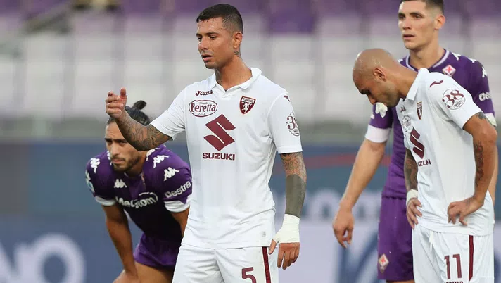 FLORENCE, ITALY - SEPTEMBER 19: Armando Izzo of Torino FC in action during the Serie A match between ACF Fiorentina and Torino FC at Stadio Artemio Franchi on September 19, 2020 in Florence, Italy.  (Photo by Gabriele Maltinti/Getty Images)
