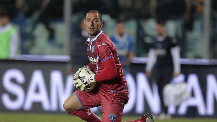 EMPOLI, ITALY - APRIL 30: Luigi Sepe of Empoli FC in action during the Serie A match between Empoli FC and SSC Napoli at Stadio Carlo Castellani on April 30, 2015 in Empoli, Italy.  (Photo by Gabriele Maltinti/Getty Images)  EMPOLI, ITALY - APRIL 30: Luigi Sepe of Empoli FC in action during the Serie A match between Empoli FC and SSC Napoli at Stadio Carlo Castellani on April 30, 2015 in Empoli, Italy.  (Photo by Gabriele Maltinti/Getty Images)