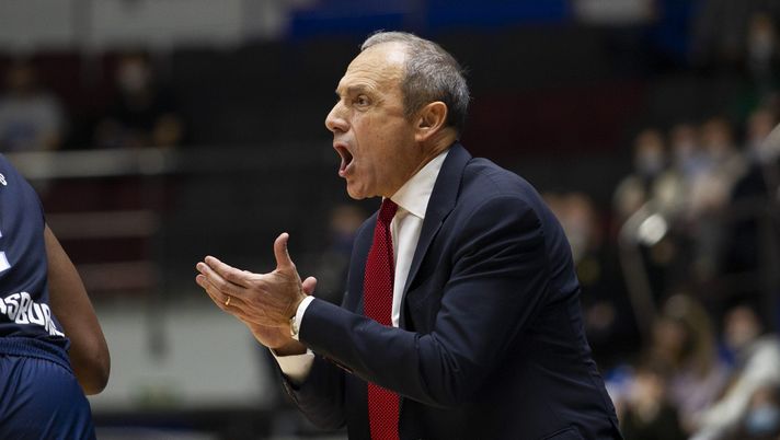 SAINT PETERSBURG, RUSSIA - NOVEMBER 19: Ettore Messina, Head Coach of AX Armani Exchange Milan in action during the Turkish Airlines EuroLeague Regular Season Round 11 match between Zenit St Petersburg and AX Armani Exchange Milan at Sibur Arena on November 19, 2021 in Saint Petersburg, Russia. (Photo by Viktoriya Lamzina/Euroleague Basketball via Getty Images) Ettore Messina