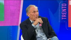 VIDEO / Gascoigne, il fischietto e il tacchino: Zeman da ridere