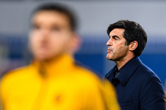 GENOA, ITALY - MAY 2: Paulo Fonseca head coach of Roma (R) enters the pitch before the Serie A match between UC Sampdoria and AS Roma at Stadio Luigi Ferraris on May 2, 2021 in Genoa, Italy. (Photo by Getty Images) GENOA, ITALY - MAY 2: Paulo Fonseca head coach of Roma (R) enters the pitch before the Serie A match between UC Sampdoria and AS Roma at Stadio Luigi Ferraris on May 2, 2021 in Genoa, Italy. (Photo by Getty Images)
